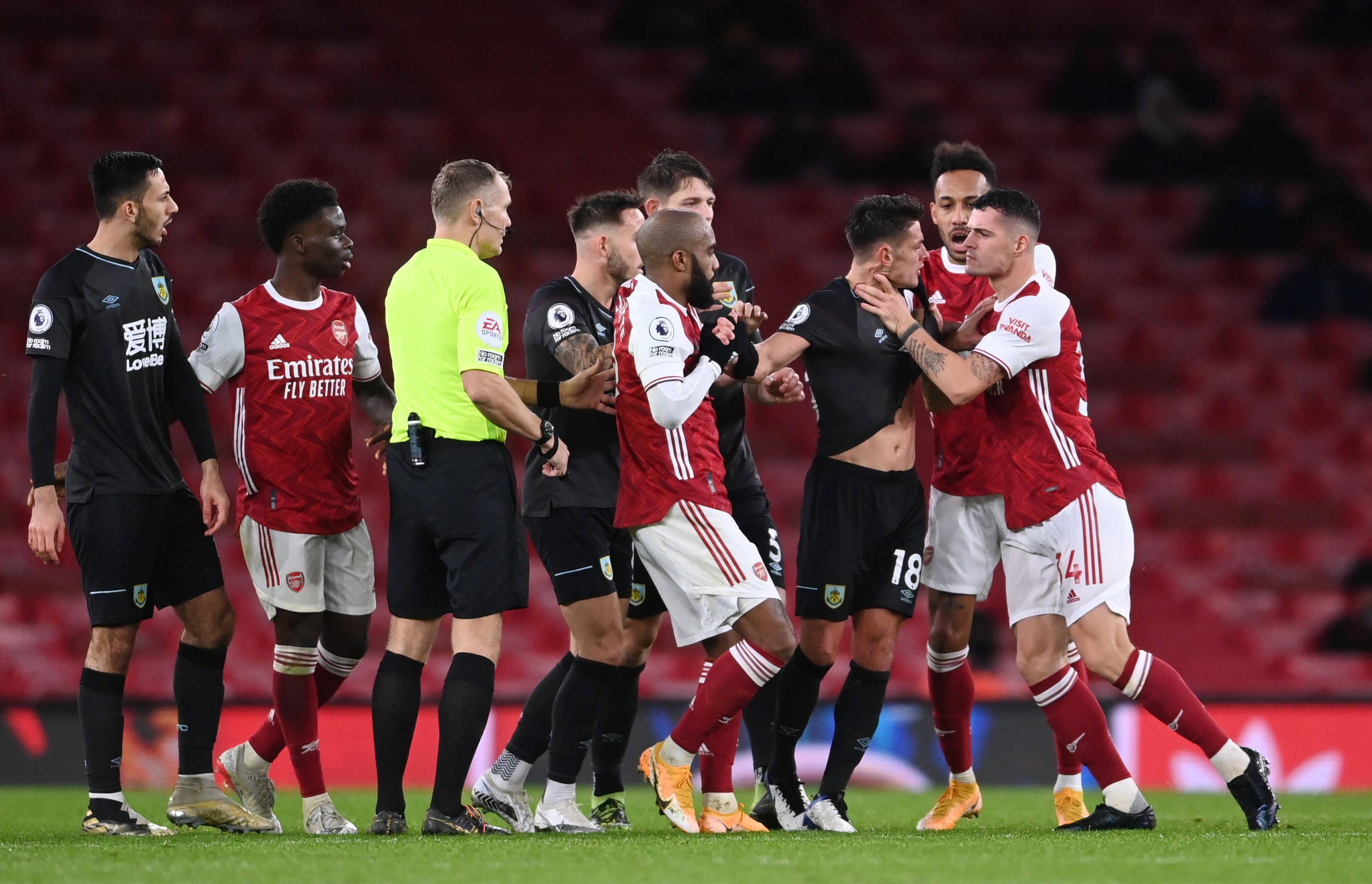 科尔：爱德华兹缺席不会让我们松懈，我们还没资格说那种话（科尔：即使爱德华兹缺阵也不代表我们能松懈，我们还没资格那样说）