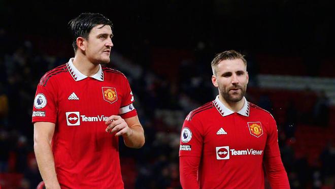 赫罗纳两送乌龙2-3费耶诺德，双方各失一点，范德贝克破门